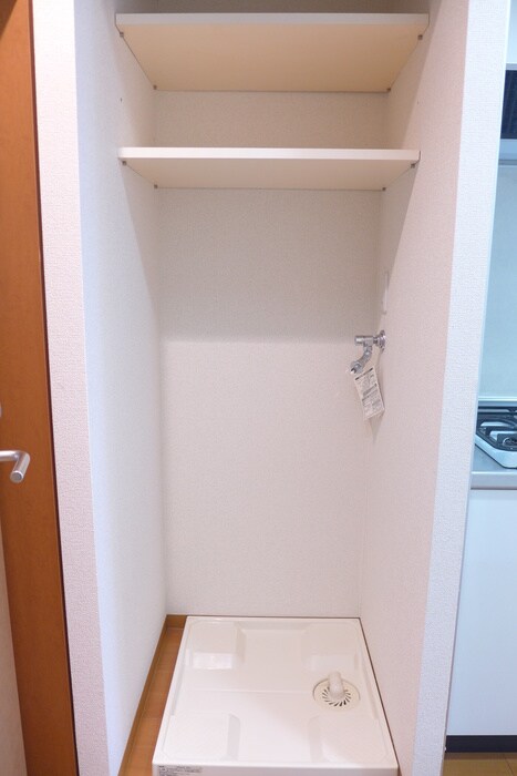 物件内観写真10　(洗濯機置場)