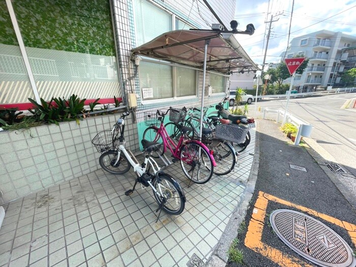 物件外観写真3　(駐輪場)