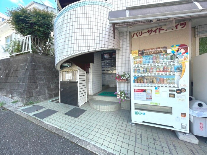 物件外観写真4　(エントランス部分)