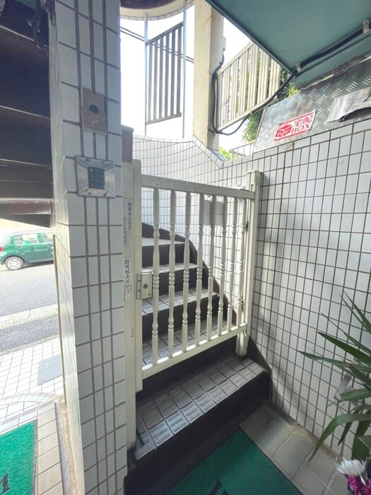 物件外観写真5　(エントランス部分)