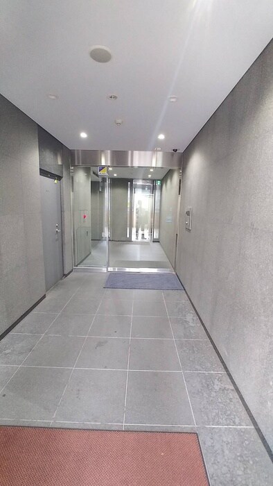 物件外観写真4　(エントランス部分)