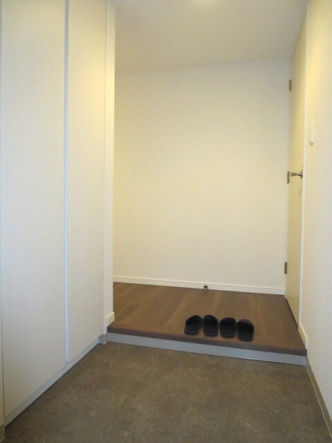 物件内観写真14　(玄関)