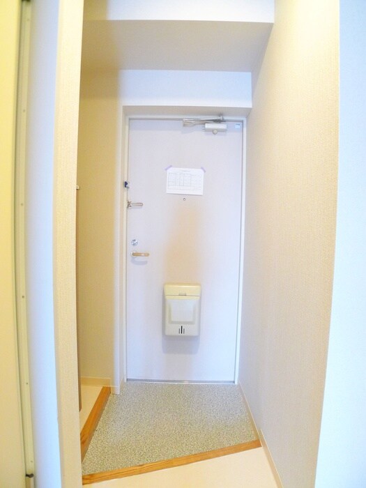 物件内観写真7　(玄関)
