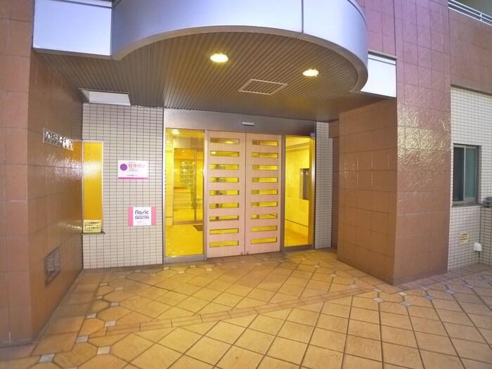 物件外観写真3　(エントランス部分)