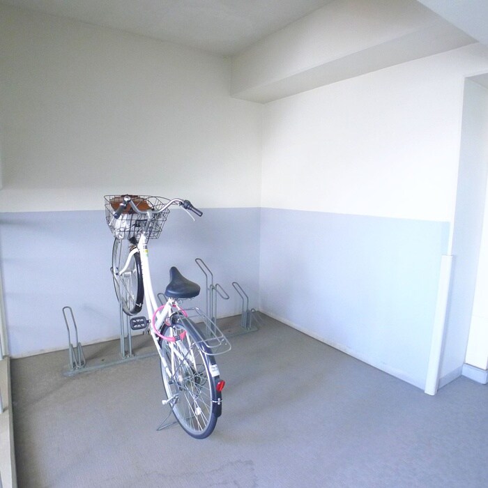 物件外観写真4　(駐輪場)