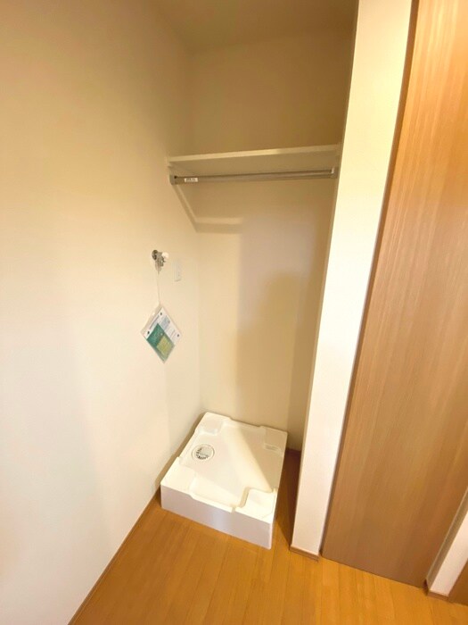 物件内観写真18　(洗濯機置場)