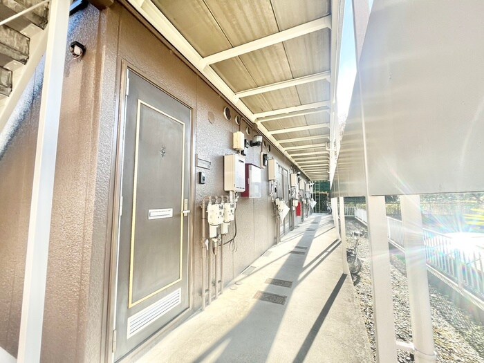 物件外観写真3　(エントランス部分)