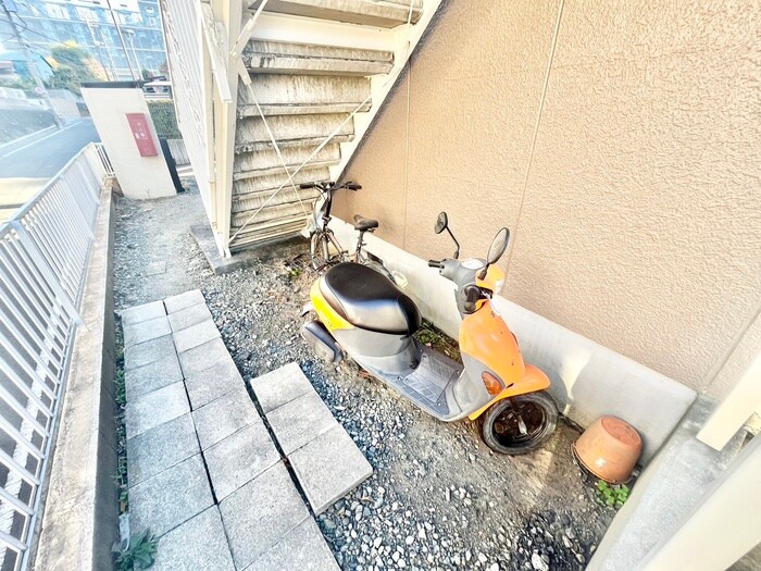 物件外観写真4　(駐輪場)