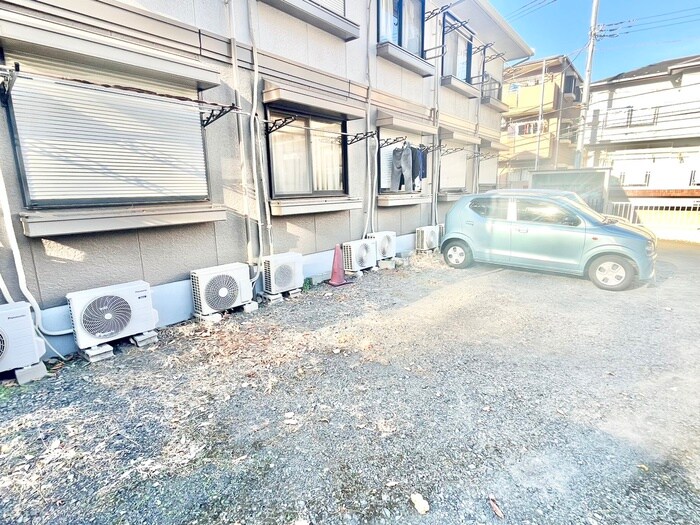 物件外観写真5　(駐車場)