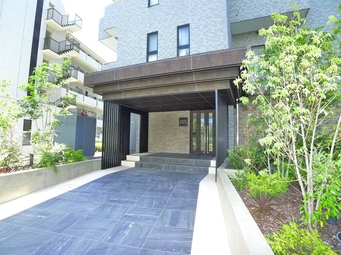 物件外観写真2　(エントランス部分)