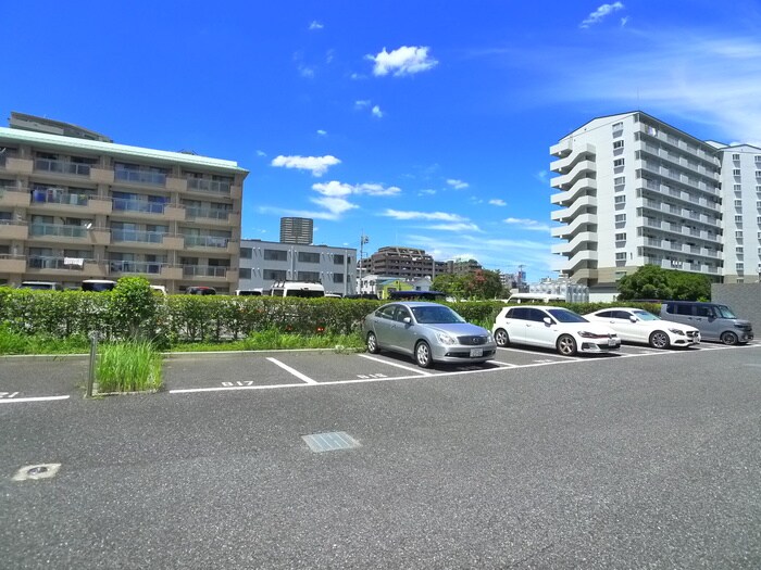 物件外観写真3　(駐車場)