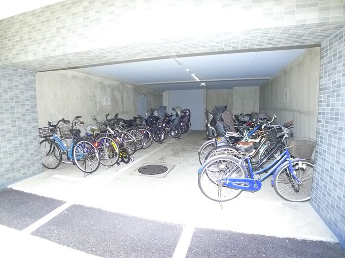 物件外観写真5　(駐輪場)