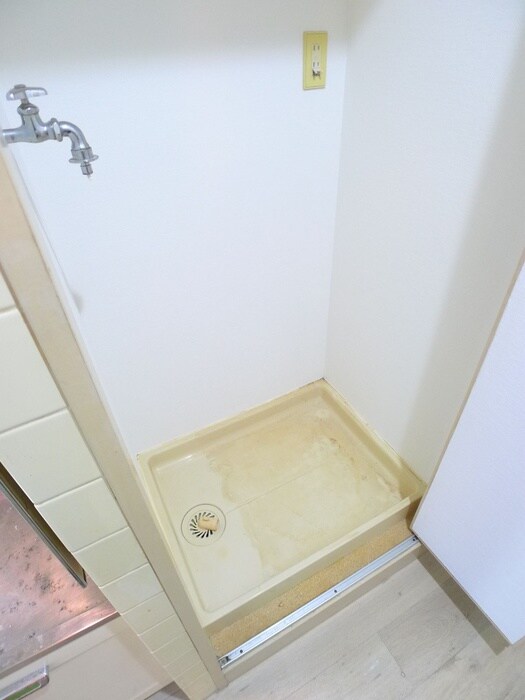 物件内観写真14　(洗濯機置場)