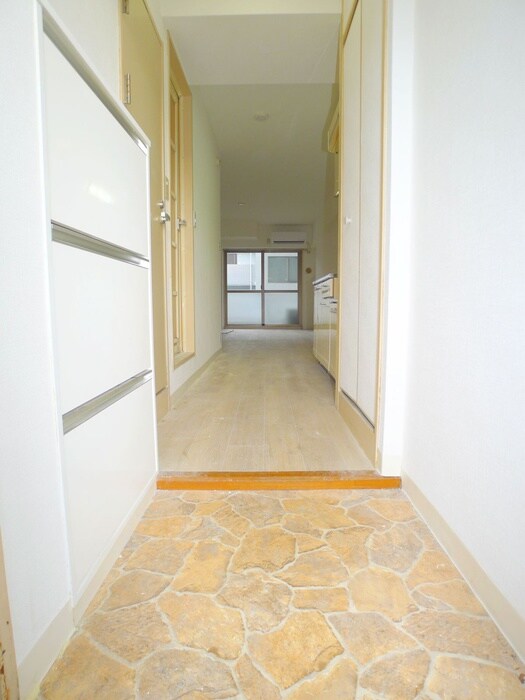 物件内観写真15　(玄関)