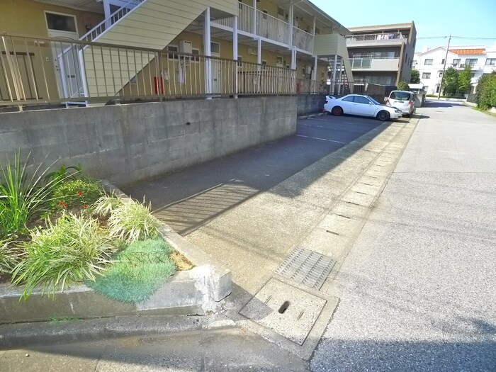 物件外観写真6　(駐車場)