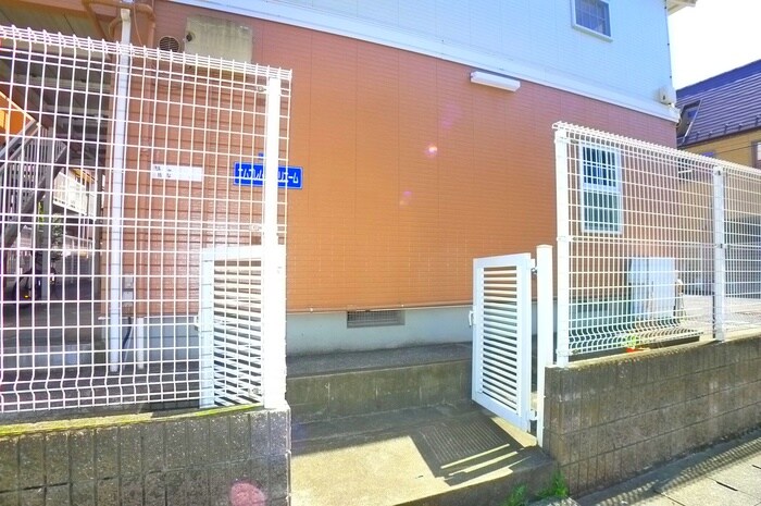 物件外観写真4　(エントランス部分)