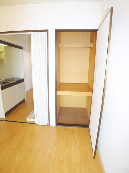 物件内観写真12　(収納)
