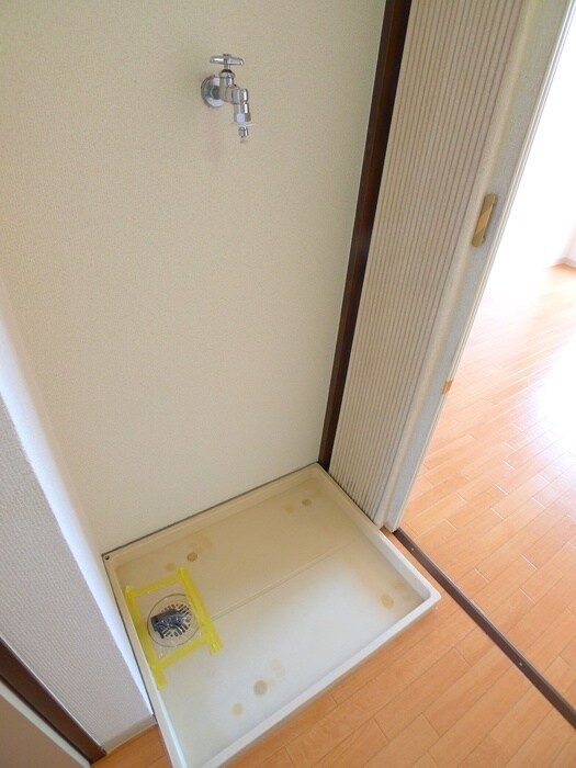 物件内観写真13　(洗濯機置場)