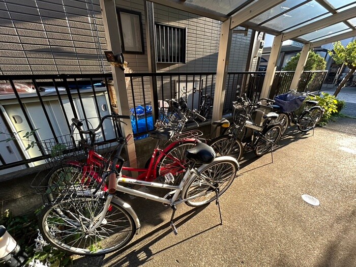 物件外観写真3　(駐輪場)