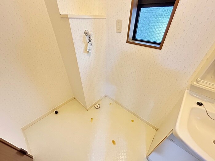 物件内観写真14　(洗濯機置場)