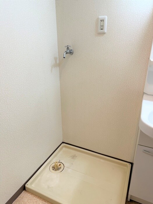 物件内観写真18　(洗濯機置場)