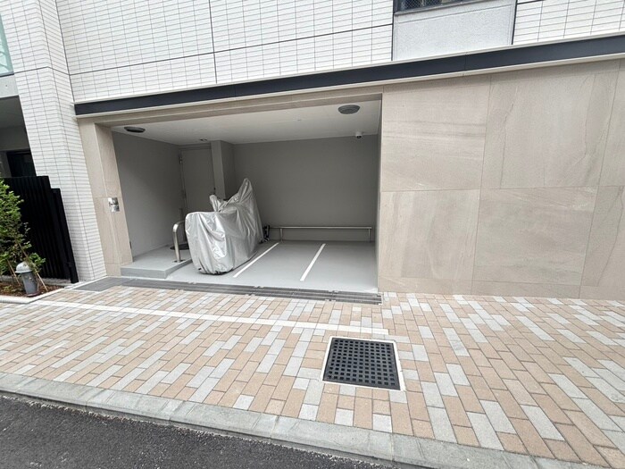 物件外観写真5　(バイク置き場)