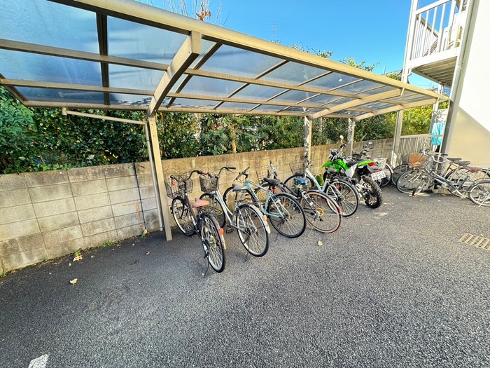 物件外観写真6　(駐輪場)