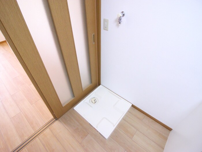 物件内観写真12　(洗濯機置場)