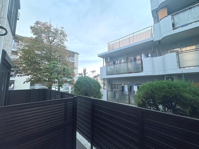 物件内観写真13　(室内からの展望)