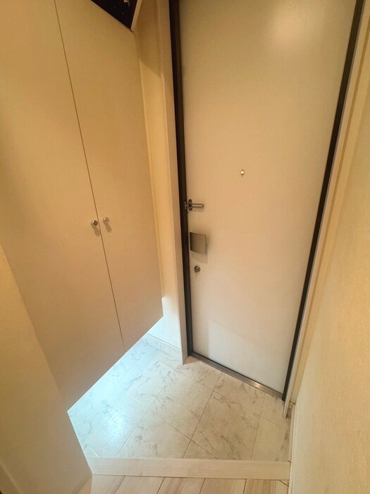 物件内観写真14　(玄関)