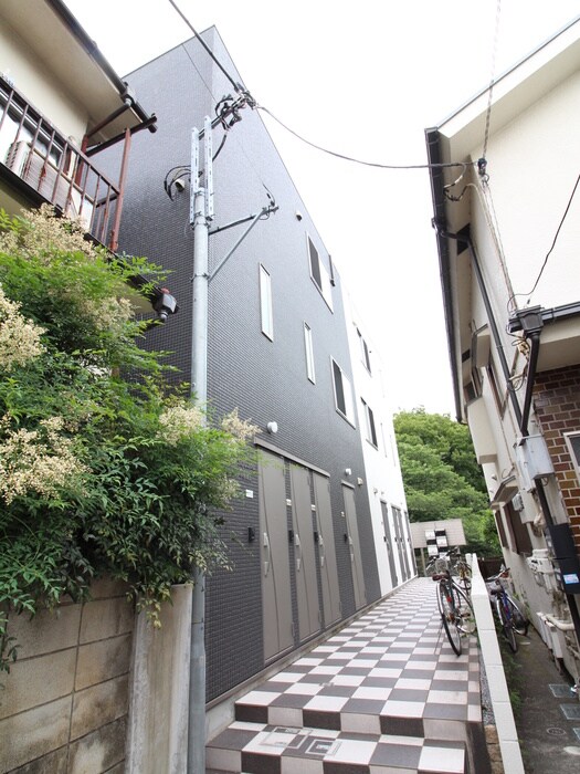 物件外観写真4　(エントランス部分)