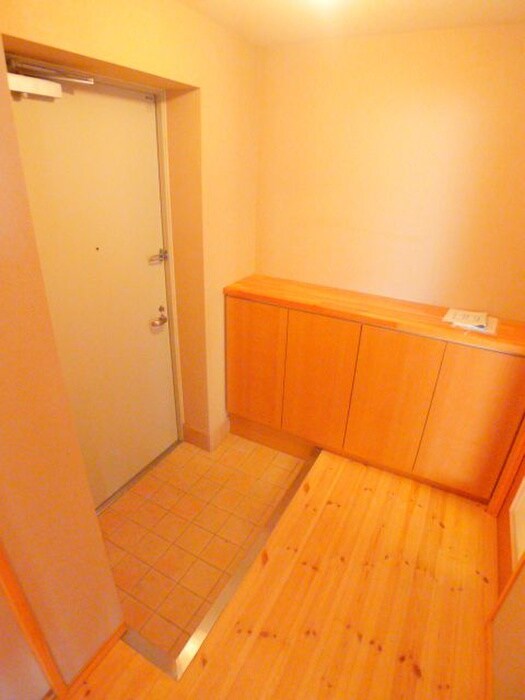 物件内観写真5　(玄関)