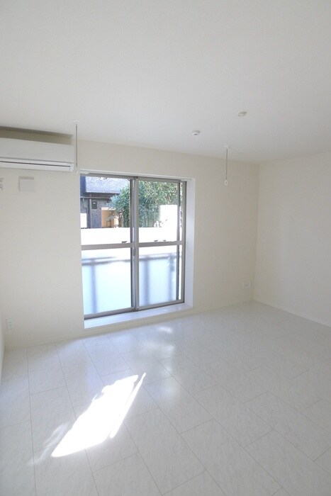 物件内観写真11　(室内からの展望)