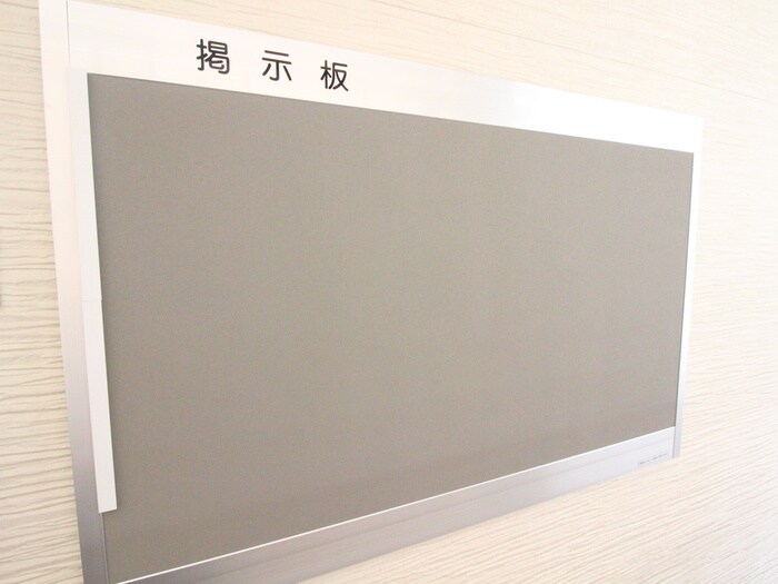 物件外観写真6　(バイク置き場)