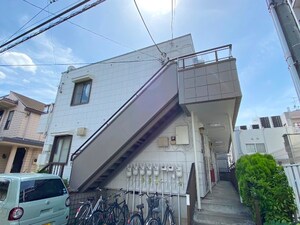 ホワイトバ－チ外観写真