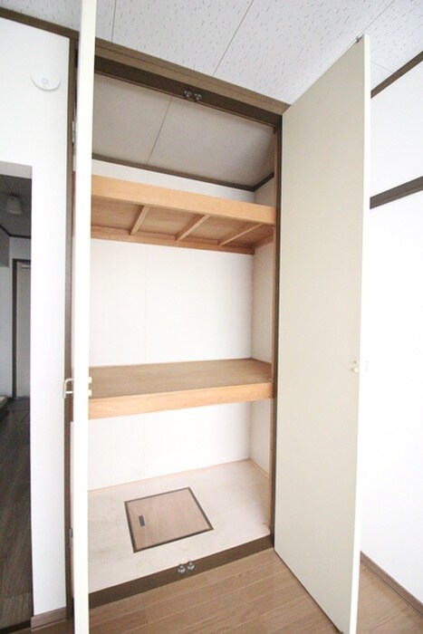 物件内観写真12　(収納)