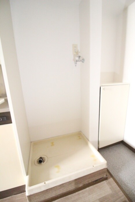 物件内観写真13　(洗濯機置場)