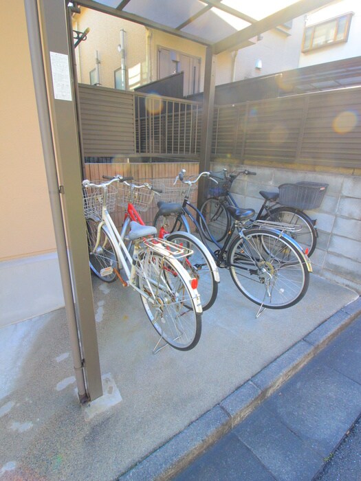 物件外観写真2　(駐輪場)