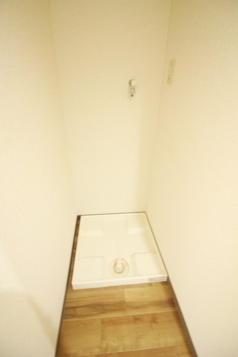 物件内観写真15　(洗濯機置場)