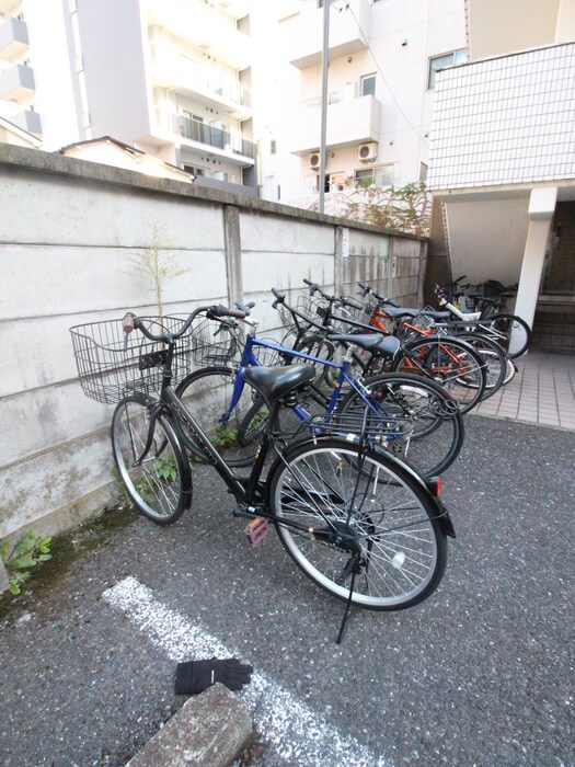 物件外観写真4　(駐輪場)