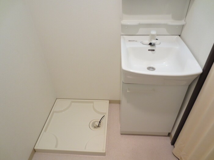 物件内観写真14　(洗濯機置場)