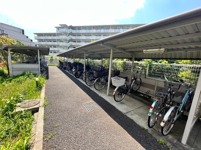 物件外観写真5　(駐輪場)