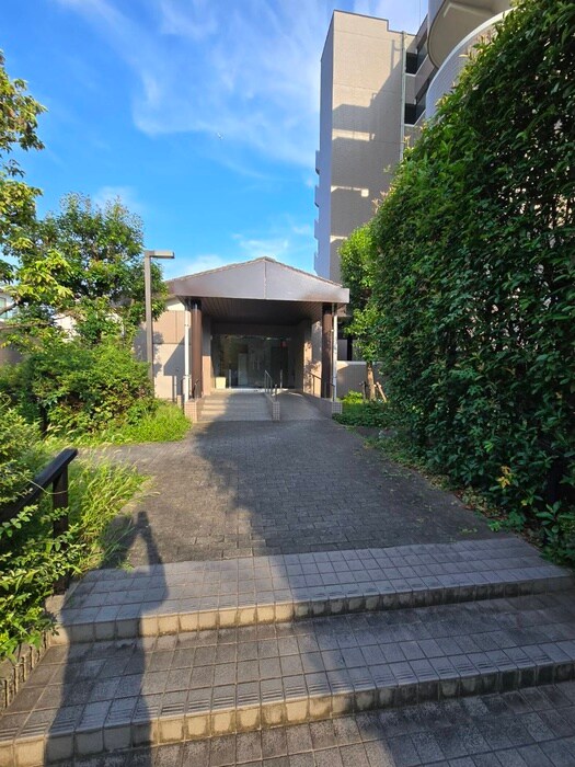 物件外観写真6　(エントランス部分)