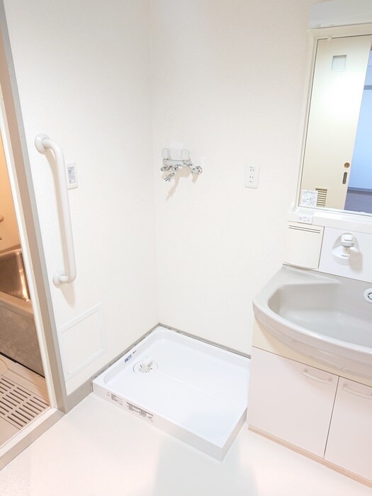 物件内観写真11　(洗濯機置場)