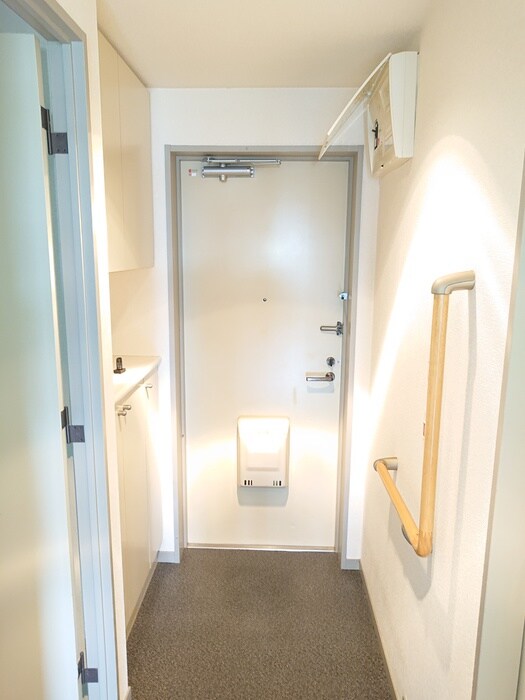 物件内観写真18　(玄関)