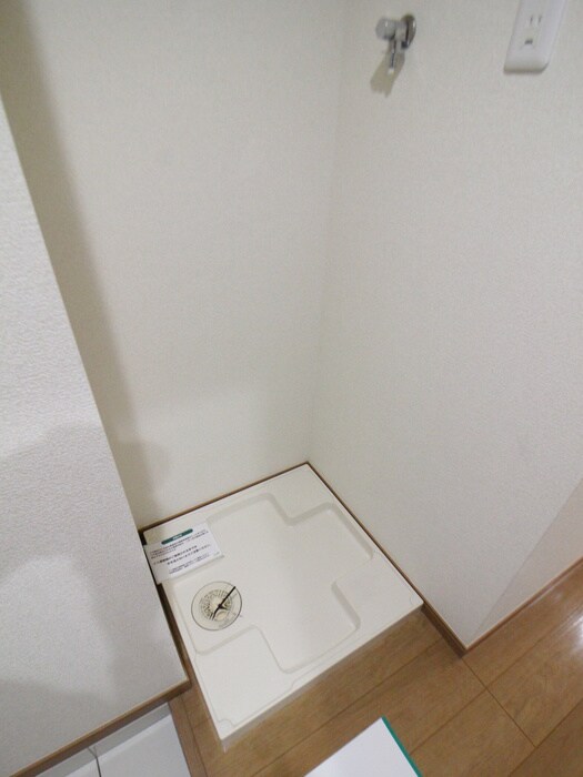 物件内観写真16　(洗濯機置場)