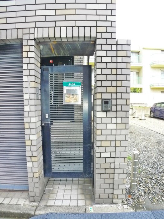 物件外観写真4　(エントランス部分)