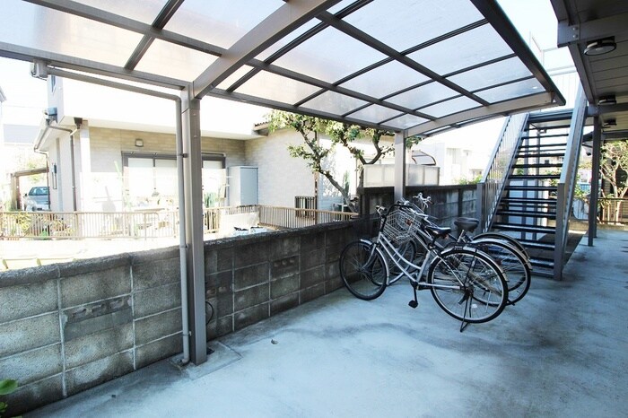 物件外観写真4　(駐輪場)