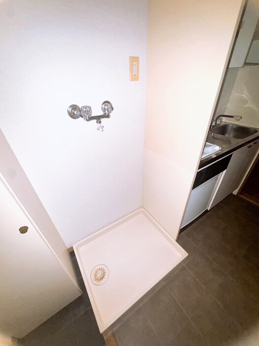 物件内観写真8　(洗濯機置場)