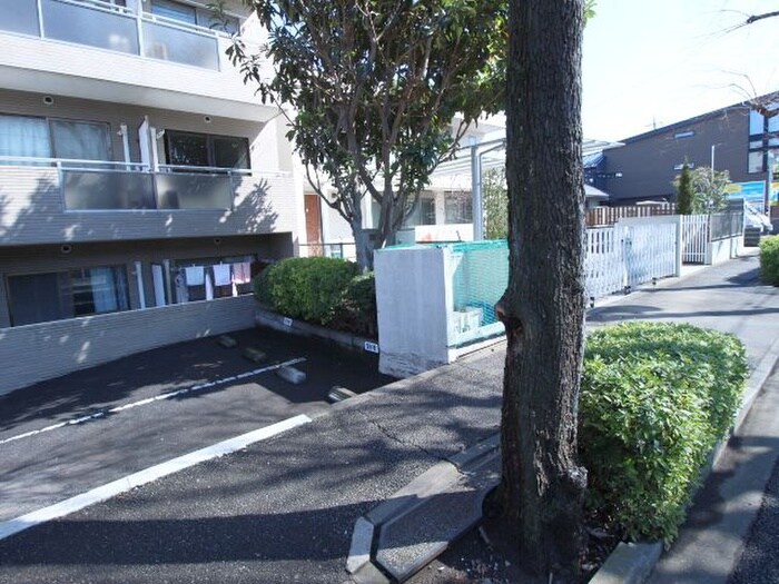 物件外観写真3　(駐車場)